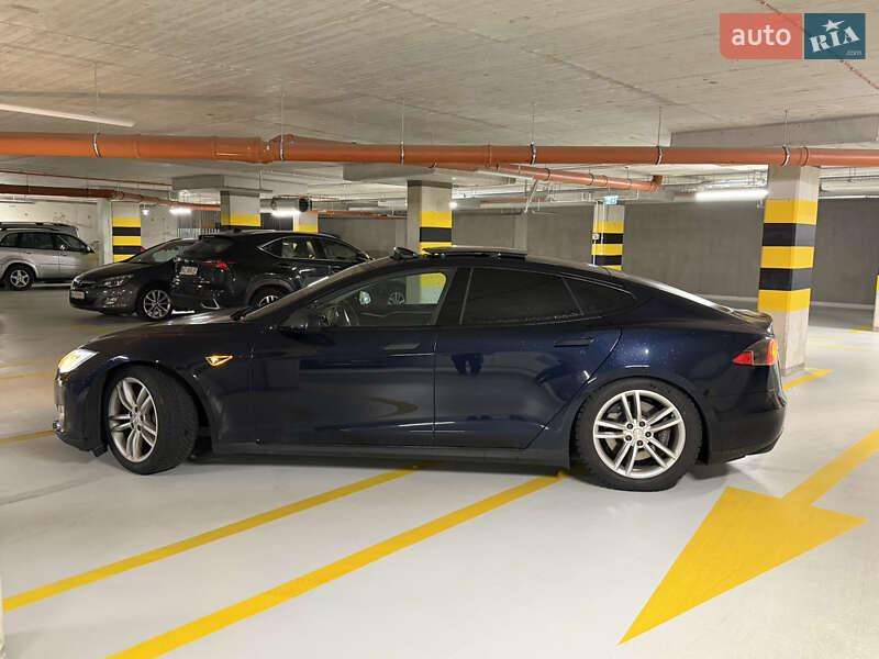 Ліфтбек Tesla Model S 2013 в Львові