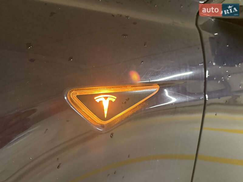 Ліфтбек Tesla Model S 2013 в Львові