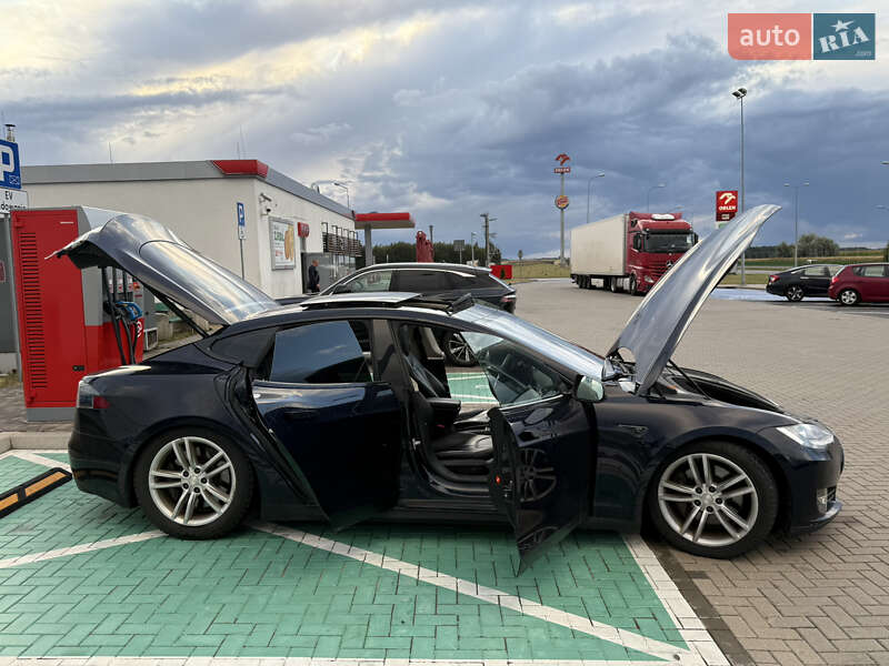 Ліфтбек Tesla Model S 2013 в Львові