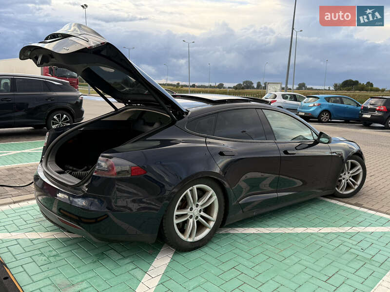 Ліфтбек Tesla Model S 2013 в Львові