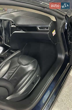 Ліфтбек Tesla Model S 2013 в 