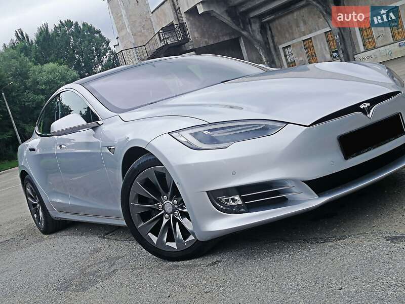 Ліфтбек Tesla Model S 2018 в Івано-Франківську