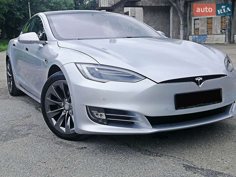 Ліфтбек Tesla Model S 2018 в Івано-Франківську