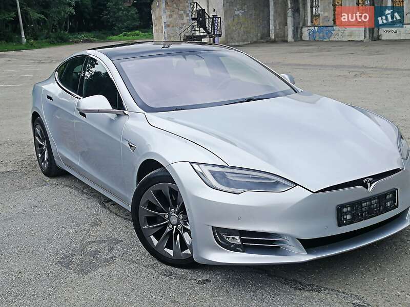 Ліфтбек Tesla Model S 2018 в Івано-Франківську