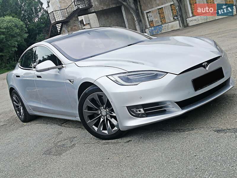 Ліфтбек Tesla Model S 2018 в Івано-Франківську