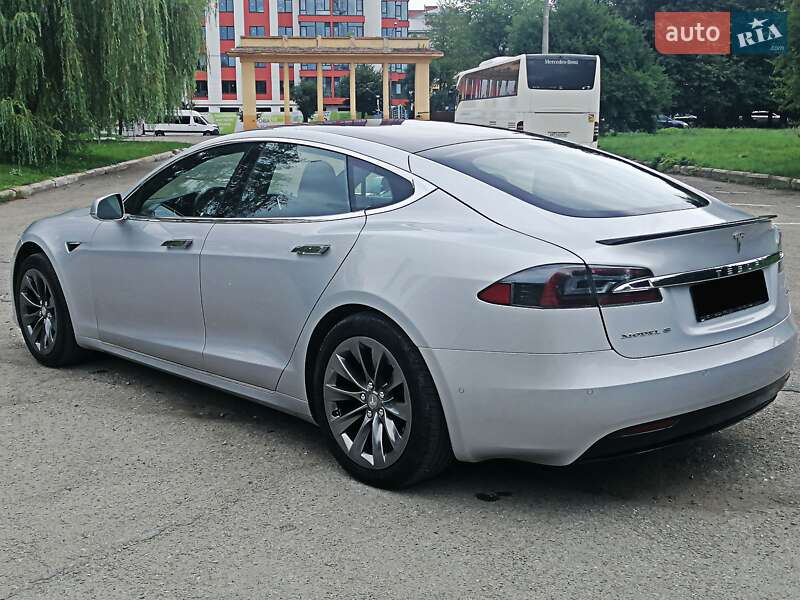 Ліфтбек Tesla Model S 2018 в Івано-Франківську