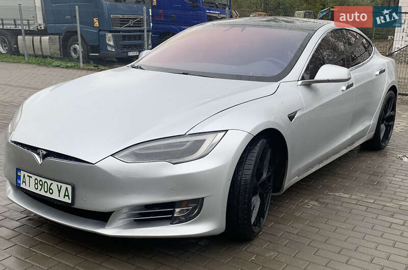 Лифтбек Tesla Model S 2018 в 