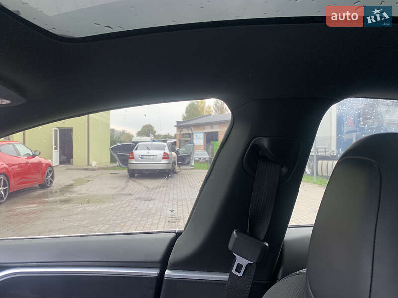 Лифтбек Tesla Model S 2018 в Ивано-Франковске