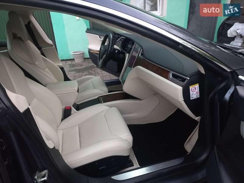 Ліфтбек Tesla Model S 2017 в Шептицькому