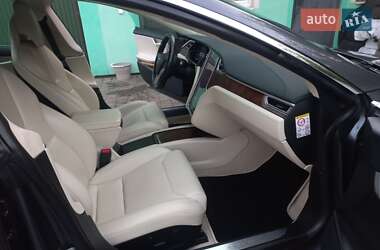 Лифтбек Tesla Model S 2017 в 