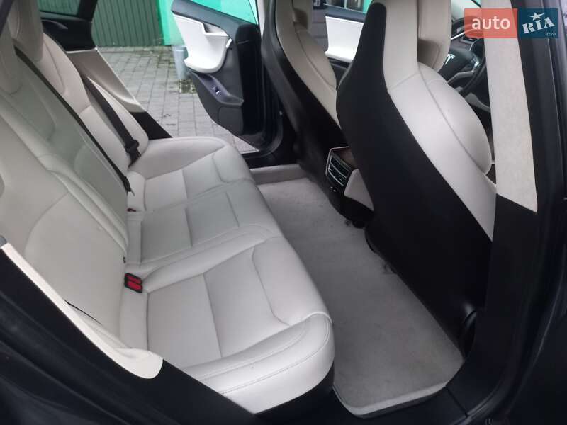 Ліфтбек Tesla Model S 2017 в Шептицькому