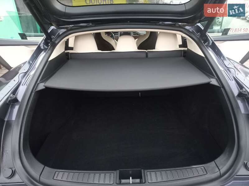 Ліфтбек Tesla Model S 2017 в Шептицькому