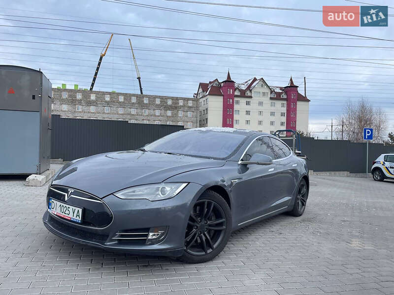 Tesla Model S 2014