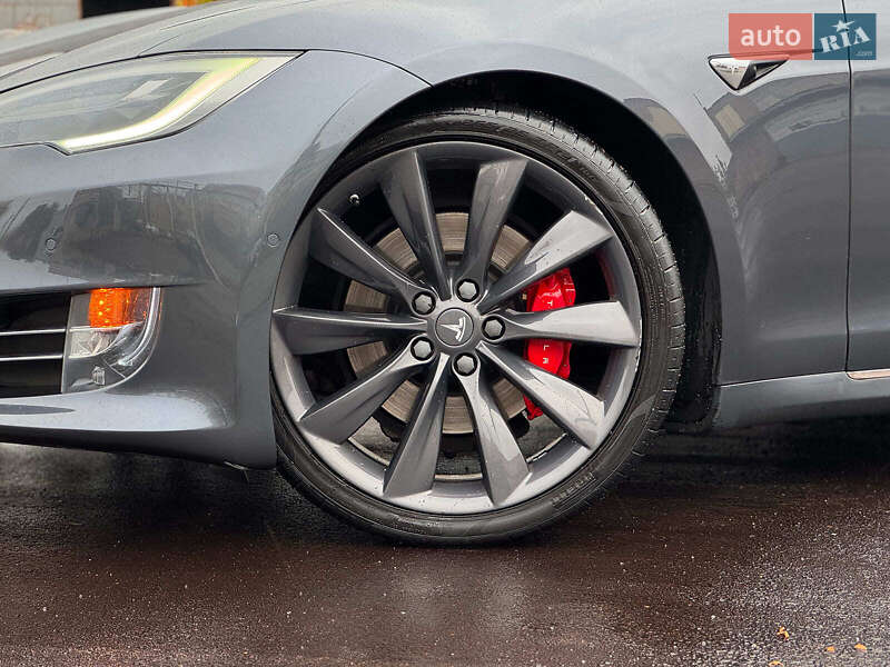 Ліфтбек Tesla Model S 2017 в Києві