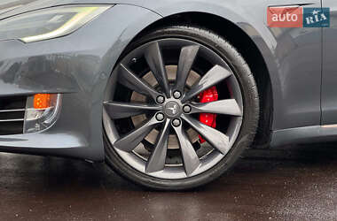 Лифтбек Tesla Model S 2017 в 