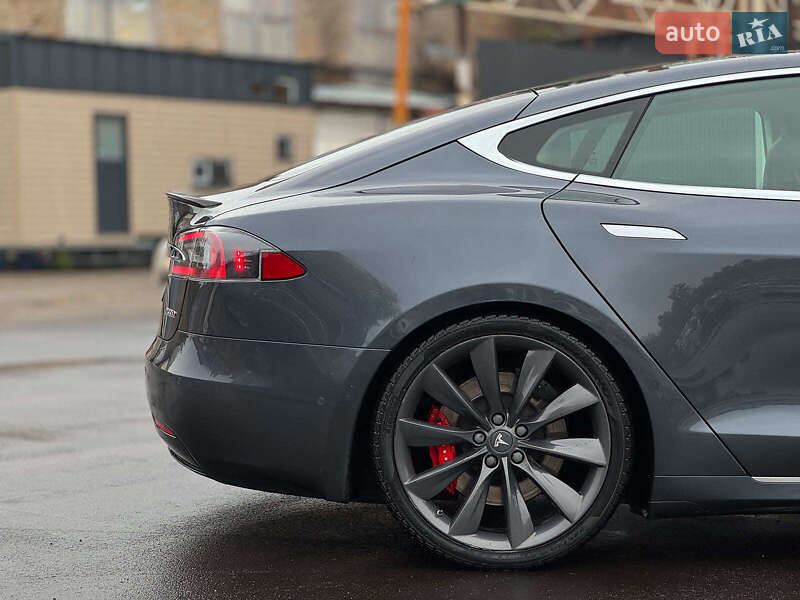 Ліфтбек Tesla Model S 2017 в Києві