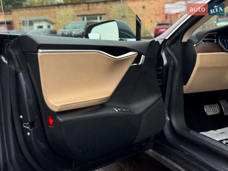 Ліфтбек Tesla Model S 2017 в Києві