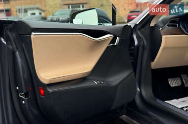 Лифтбек Tesla Model S 2017 в 
