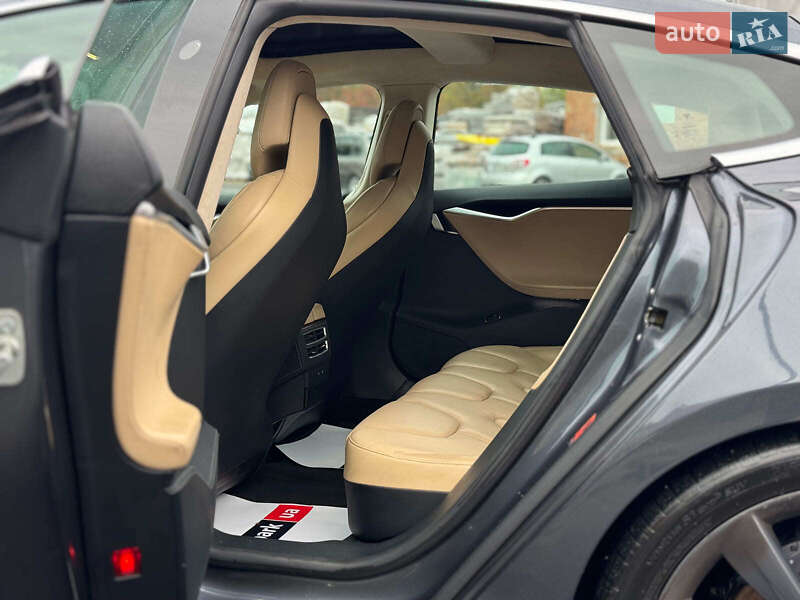 Ліфтбек Tesla Model S 2017 в Києві