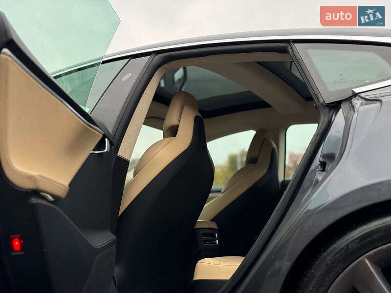 Ліфтбек Tesla Model S 2017 в Києві