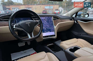 Лифтбек Tesla Model S 2017 в 