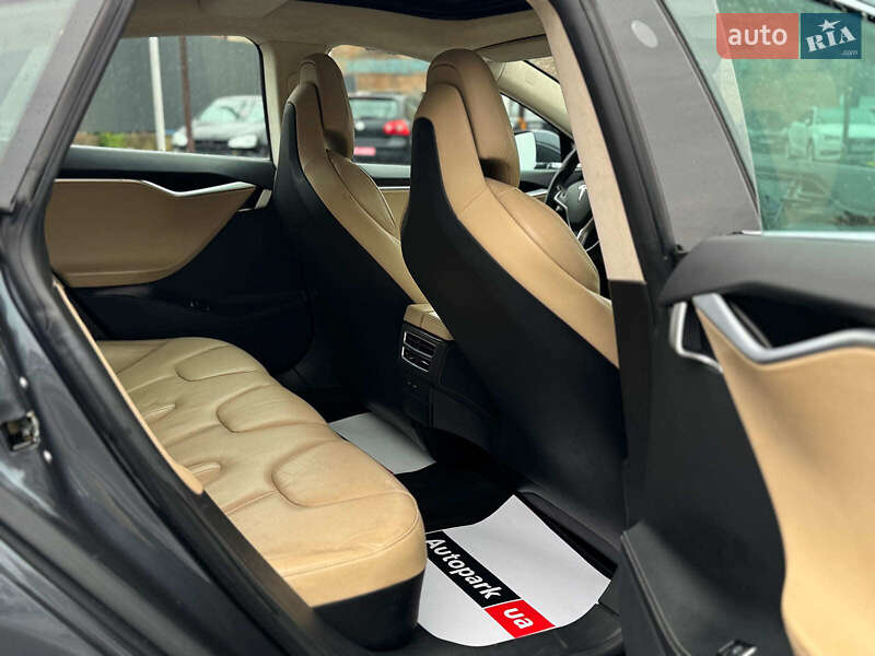 Ліфтбек Tesla Model S 2017 в Києві