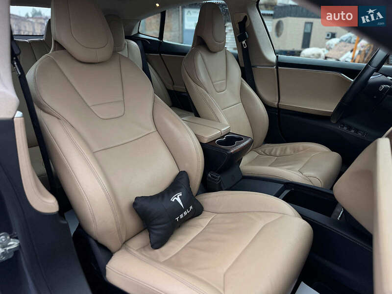 Ліфтбек Tesla Model S 2017 в Києві