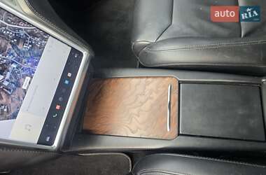 Лифтбек Tesla Model S 2017 в 