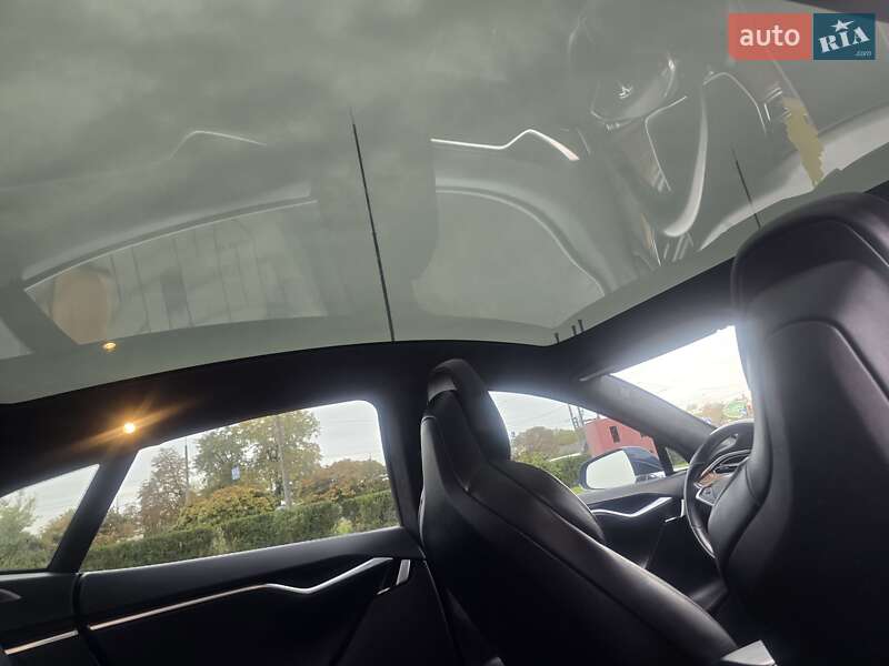 Ліфтбек Tesla Model S 2017 в Тисмениці