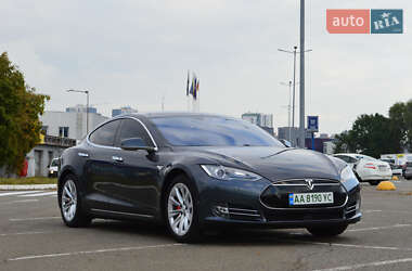 Лифтбек Tesla Model S 2015 в Киеве
