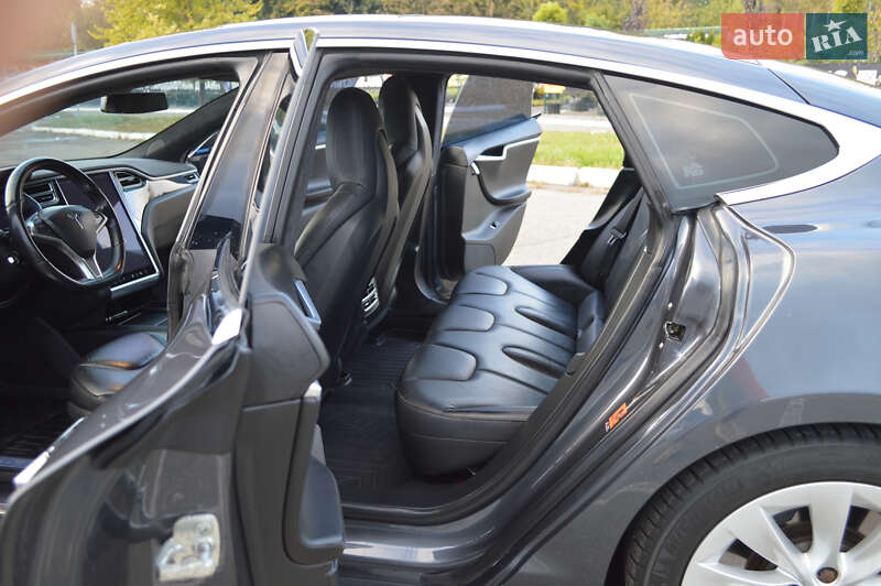 Ліфтбек Tesla Model S 2015 в Києві