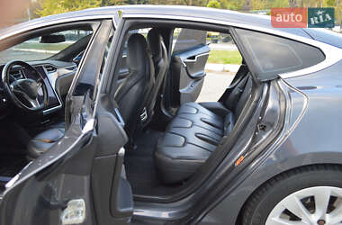 Лифтбек Tesla Model S 2015 в 