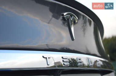 Лифтбек Tesla Model S 2015 в 