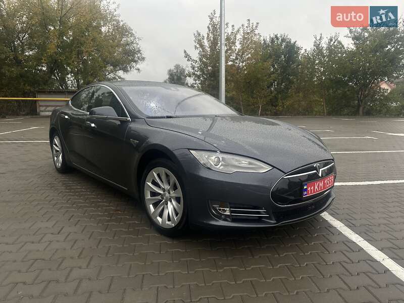 Ліфтбек Tesla Model S 2016 в Києві