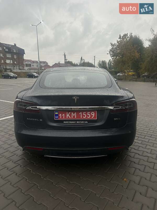 Ліфтбек Tesla Model S 2016 в Києві