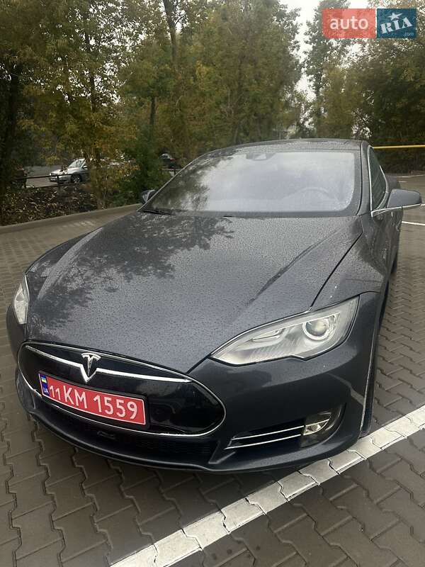 Ліфтбек Tesla Model S 2016 в Києві