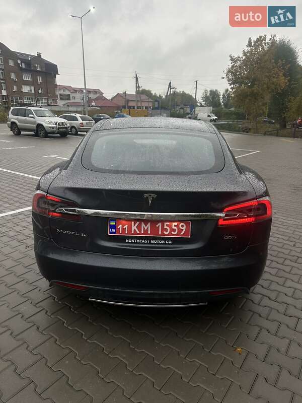 Ліфтбек Tesla Model S 2016 в Києві