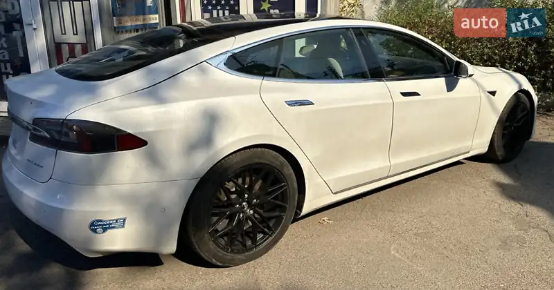 Tesla Model S 2020