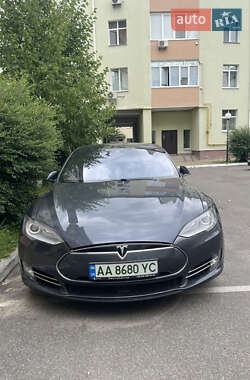Лифтбек Tesla Model S 2016 в Киеве
