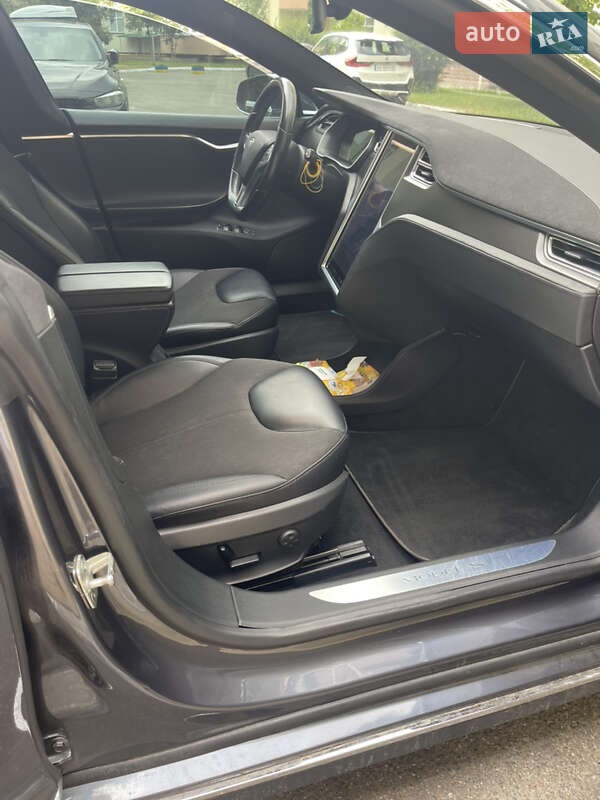 Лифтбек Tesla Model S 2016 в Киеве