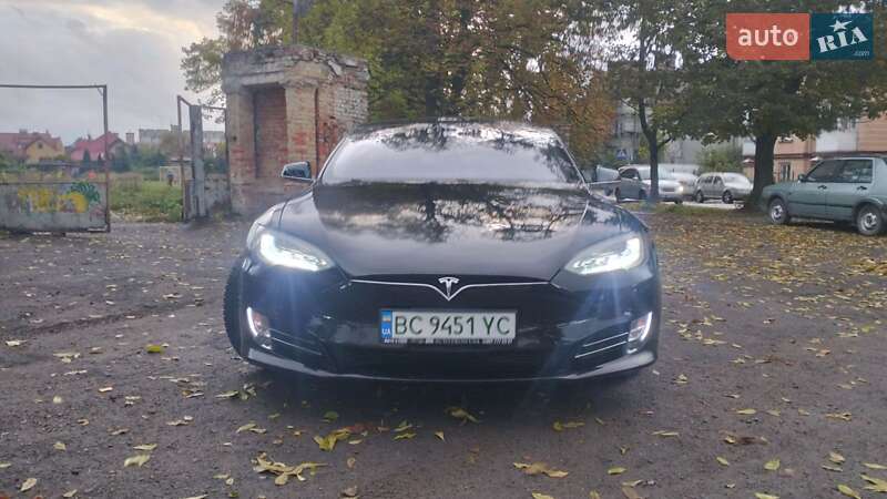 Ліфтбек Tesla Model S 2016 в Львові