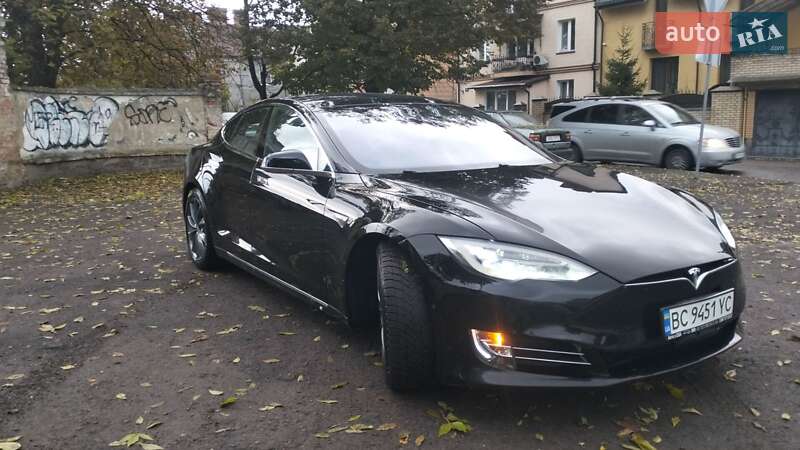 Ліфтбек Tesla Model S 2016 в Львові