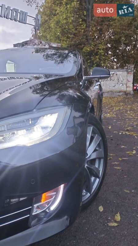 Ліфтбек Tesla Model S 2016 в Львові