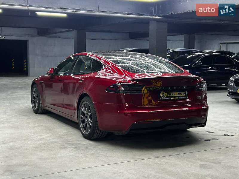 Лифтбек Tesla Model S 2024 в Черновцах
