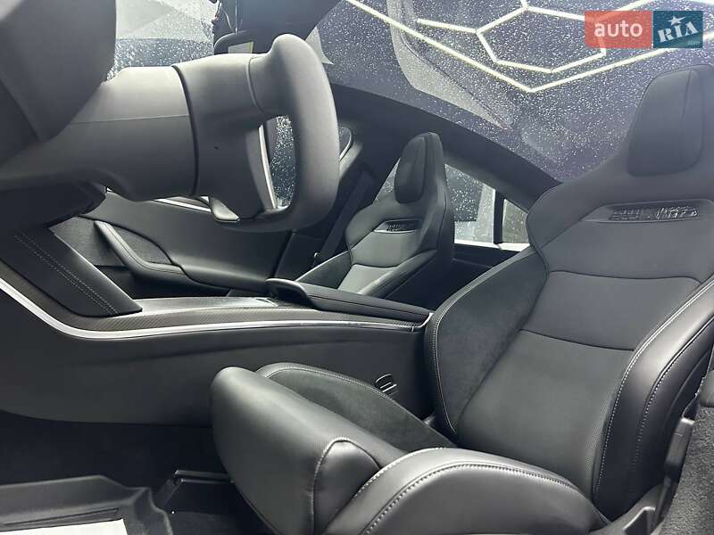 Лифтбек Tesla Model S 2024 в Черновцах