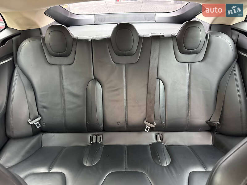 Ліфтбек Tesla Model S 2013 в Одесі