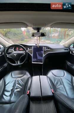 Лифтбек Tesla Model S 2013 в 
