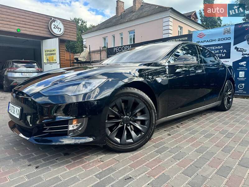 Лифтбек Tesla Model S 2013 в 