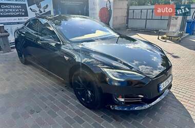 Лифтбек Tesla Model S 2013 в 