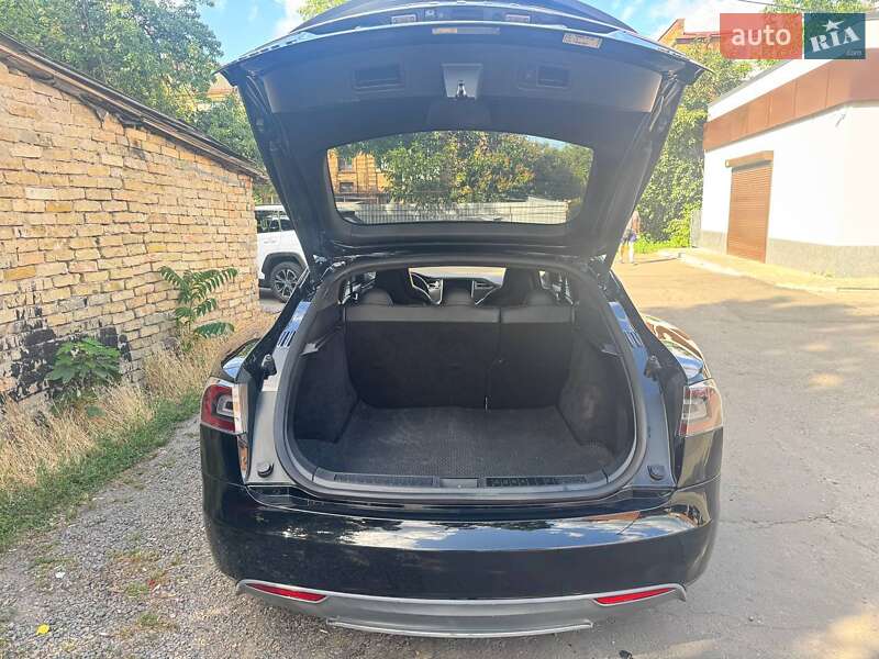 Ліфтбек Tesla Model S 2013 в Черкасах
